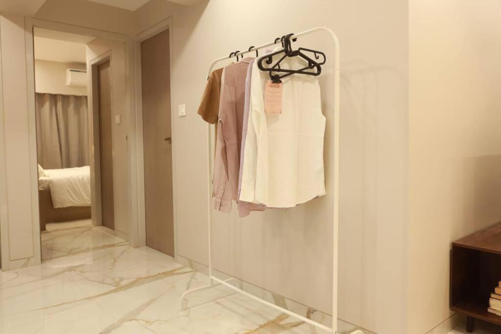 Downtown 2 And Half Bhk Appt Mahalaxmi 1201 *