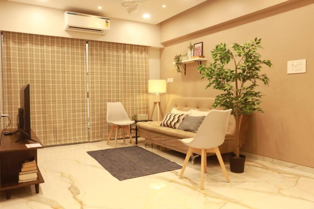Apartment Downtown 2 And Half Bhk Appt Mahalaxmi 1201 *